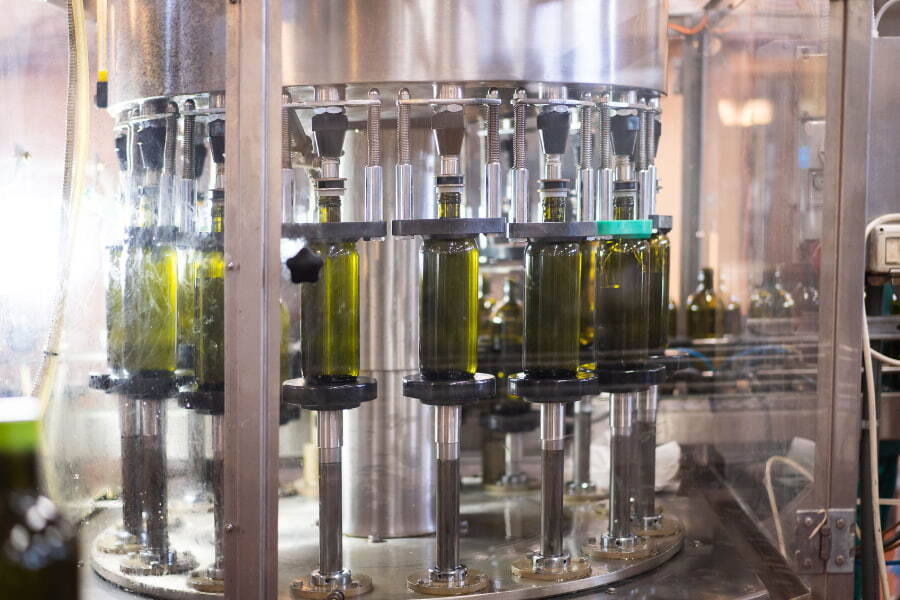 Guida completa all'olio extravergine di oliva italiano: come distinguerlo da quello contraffatto