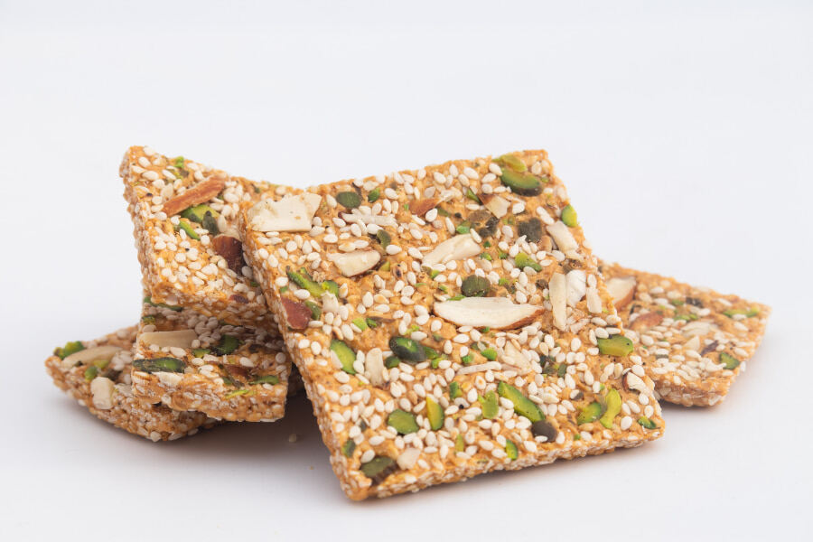 Merenda estiva vegetariana con olio EVO: crackers ai semi