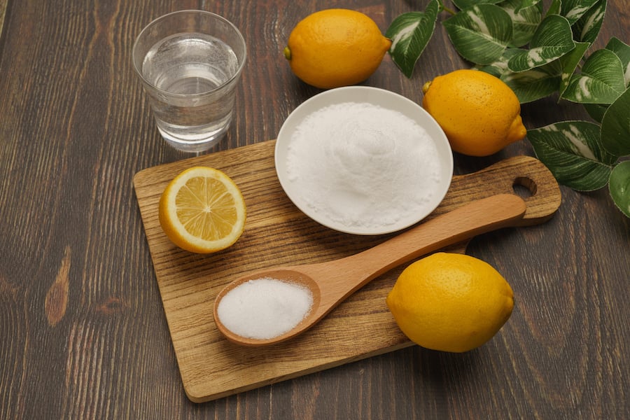 Come togliere le macchie d'olio con i rimedi della nonna